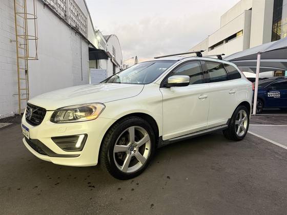 VOLVO XC60 2.0 T5 R DESIGN TURBO GASOLINA 4P AUTOMÁTICO VOLVO XC60 2.0 T5 R DESIGN TURBO GASOLINA 4P AUTOMÁTICO